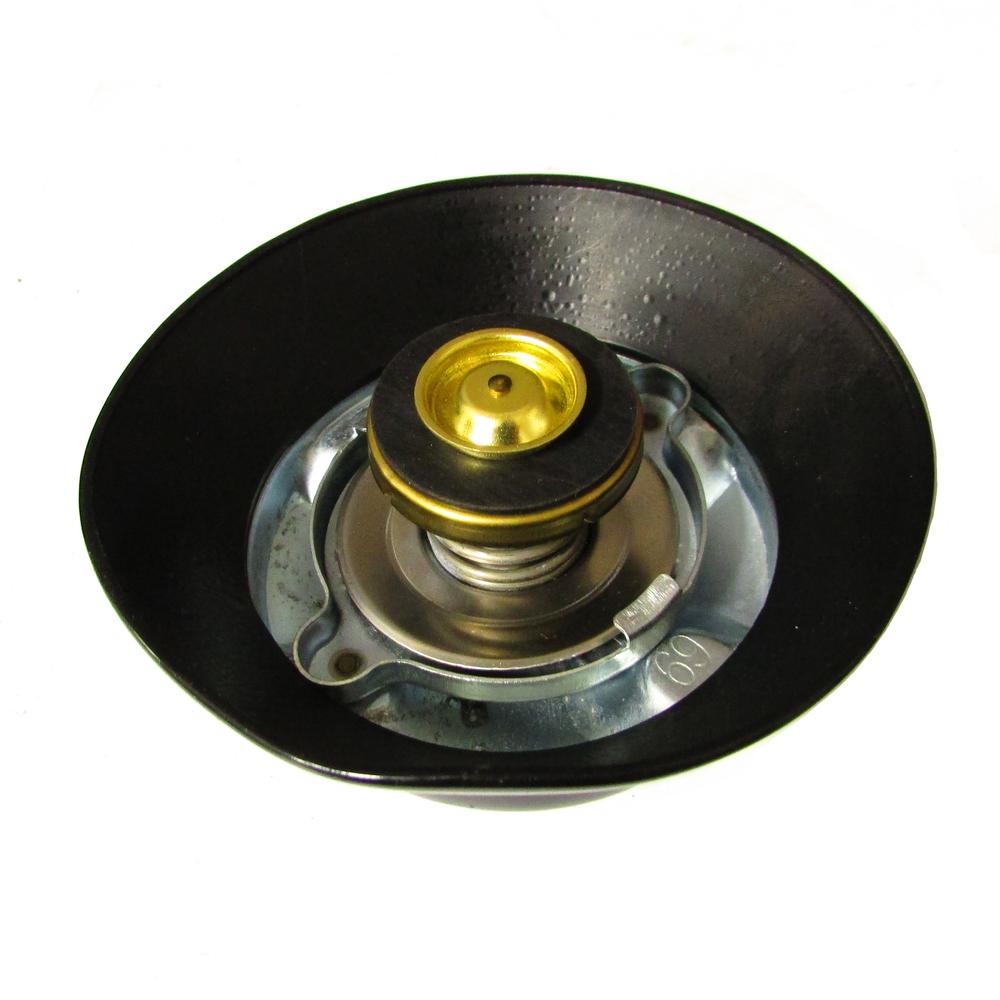 RE24897 Radiator Cap Fits John Deere 4040 4240 4440 4640 4840 4050 4250 4450