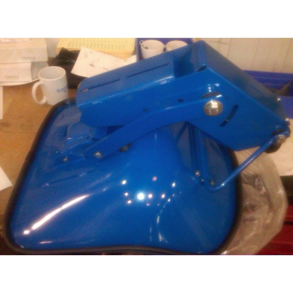 D8NN400BABB Seat Assembly Fits Ford/New Holland 1110 1210 1310 1510 1710 1910+